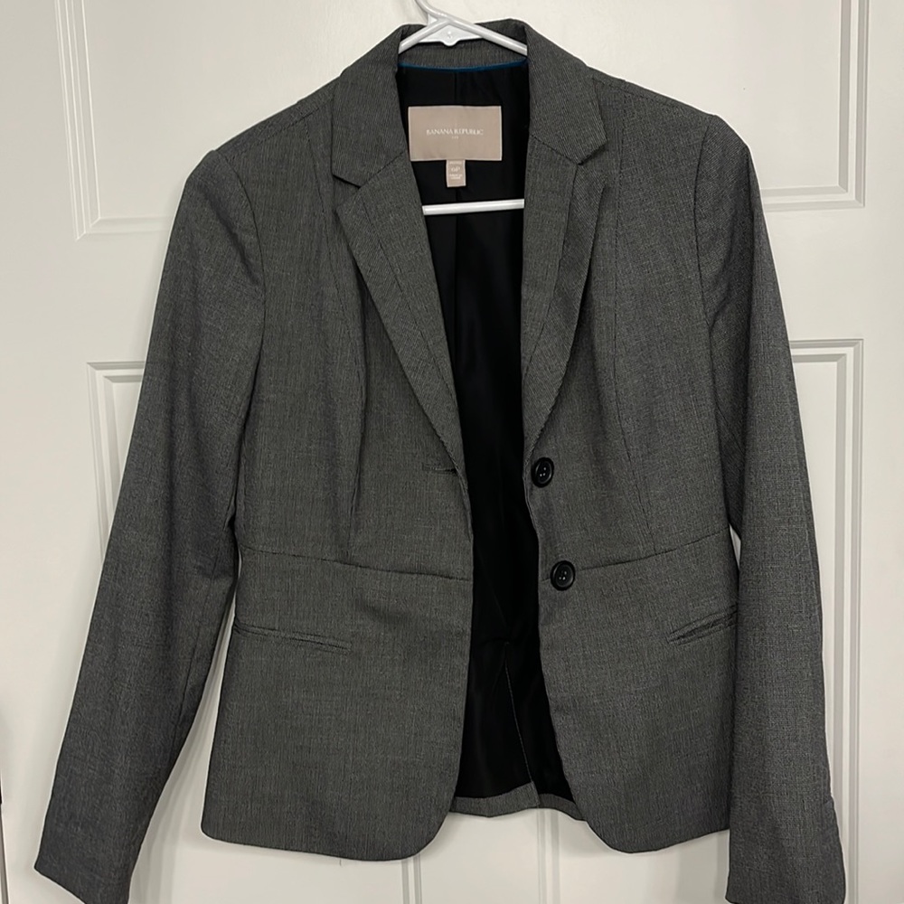 Banana Republic size 0P suit jacket. Black/gray detail